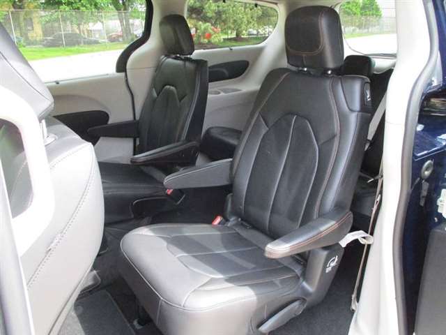 2017 Chrysler Pacifica Touring-L 4dr Mini-Van